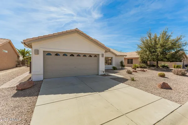 Property Slideshow image 2 of 99 | 9031 e coopers hawk dr, Sun Lakes, AZ, 85248