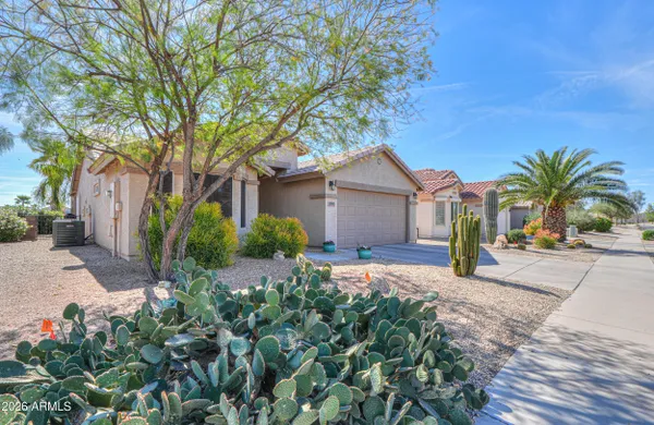 Property Slideshow image 2 of 46 | 2385 e hancock trl, Casa Grande, AZ, 85194