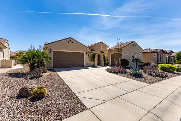 Property Slideshow image 2 of 49 | 6995 w trenton way, Florence, AZ, 85132