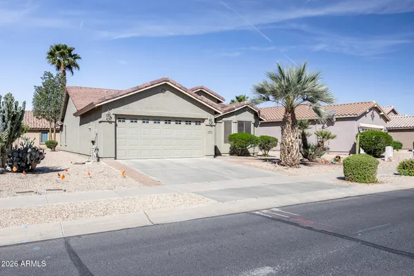 Property Slideshow image 3 of 36 | 121 s agua fria ln, Casa Grande, AZ, 85194