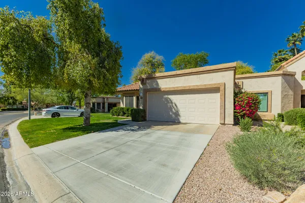 Property Slideshow image 3 of 26 | 9126 w wescott dr, Peoria, AZ, 85382