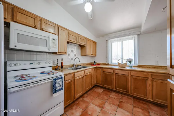 Property Slideshow image 3 of 18 | 10506 w oakmont dr, Sun City, AZ, 85351