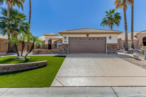 Property Slideshow image 3 of 41 | 15055 w catalina dr, Goodyear, AZ, 85395