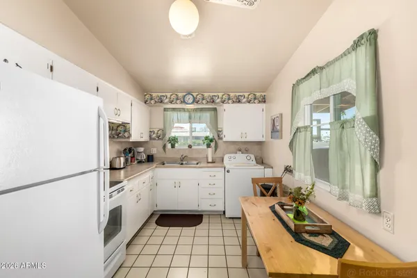 Property Slideshow image 3 of 12 | 10801 w windsor dr, Sun City, AZ, 85351