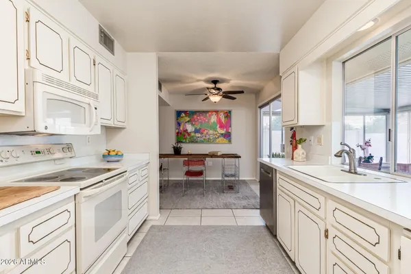 Property Slideshow image 3 of 32 | 10441 w burns dr, Sun City, AZ, 85351