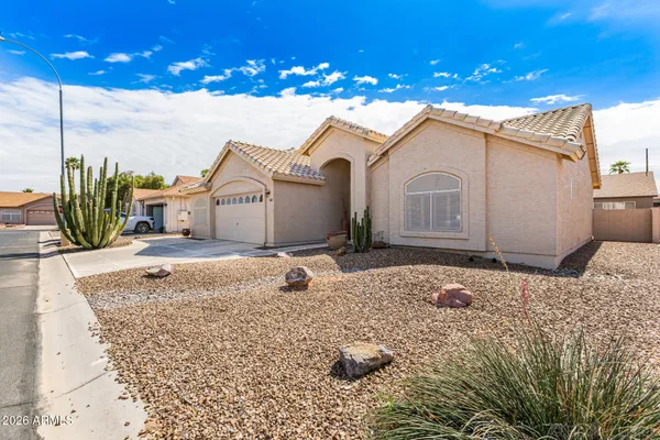 Property Slideshow image 2 of 36 | 1601 e hazeltine way, Chandler, AZ, 85249