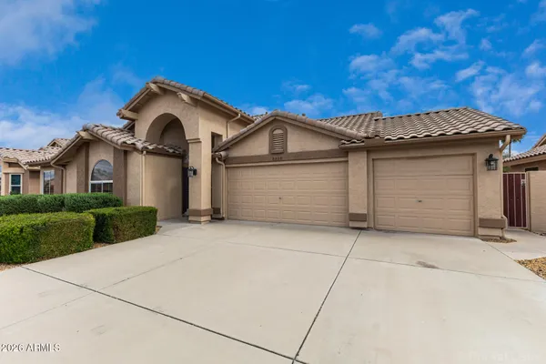 Property Slideshow image 2 of 37 | 8939 w wescott dr, Peoria, AZ, 85382