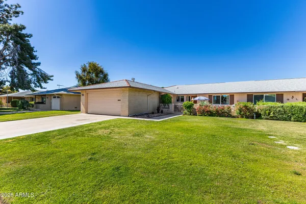 Property Slideshow image 3 of 30 | 15666 n lakeforest dr, Sun City, AZ, 85351