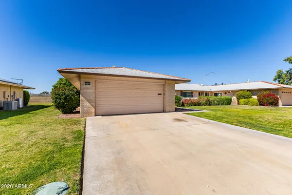 Property Slideshow image 2 of 30 | 15666 n lakeforest dr, Sun City, AZ, 85351