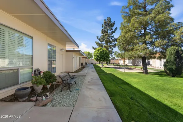 Property Slideshow image 2 of 27 | 9903 w lancaster dr, Sun City, AZ, 85351