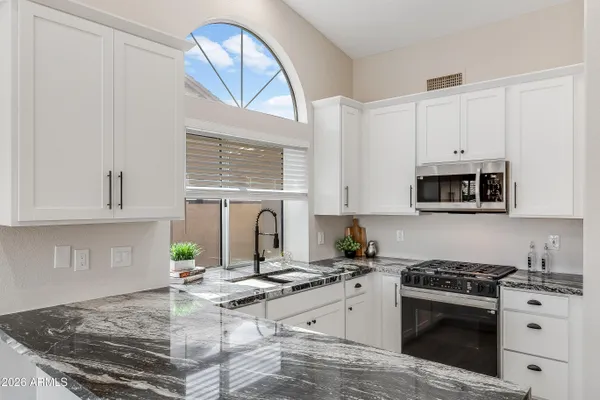 Property Slideshow image 3 of 19 | 8737 w kimberly way, Peoria, AZ, 85382