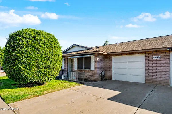 Property Slideshow image 3 of 29 | 9919 n 97th dr a, Peoria, AZ, 85345