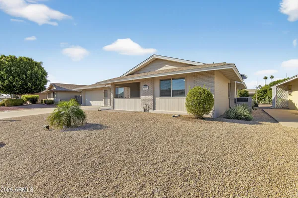 Property Slideshow image 3 of 58 | 10939 w roundelay cir, Sun City, AZ, 85351
