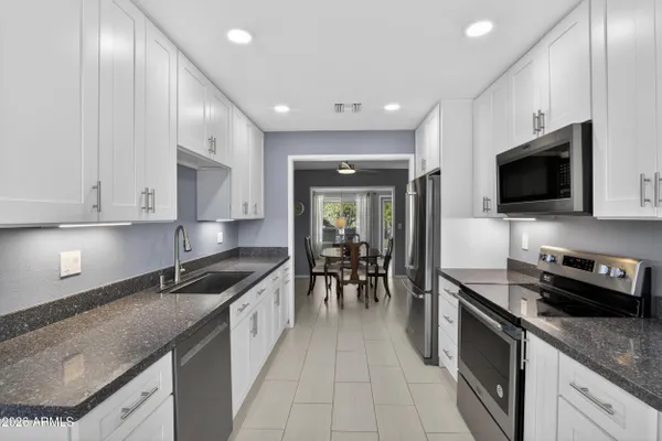 Property Slideshow image 2 of 58 | 10939 w roundelay cir, Sun City, AZ, 85351