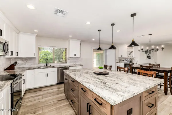 Property Slideshow image 2 of 53 | 10914 w saratoga cir, Sun City, AZ, 85351