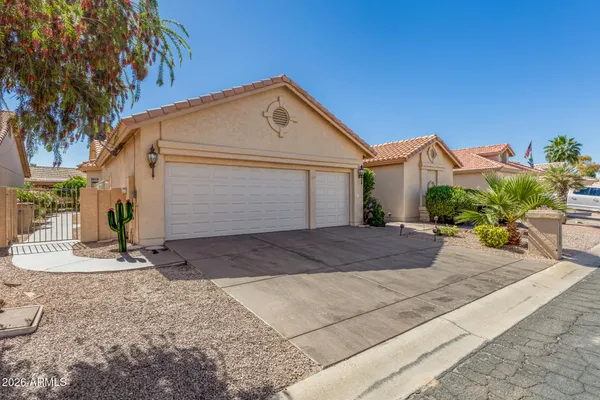 Property Slideshow image 3 of 40 | 10821 e silvertree dr, Sun Lakes, AZ, 85248