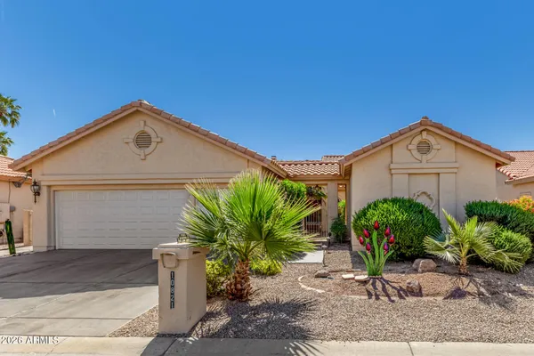 Property Slideshow image 2 of 40 | 10821 e silvertree dr, Sun Lakes, AZ, 85248