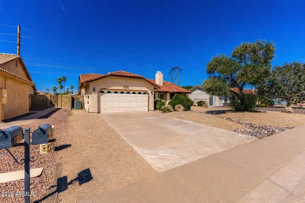 Property Slideshow image 3 of 32 | 12826 s 40th pl, Phoenix, AZ, 85044