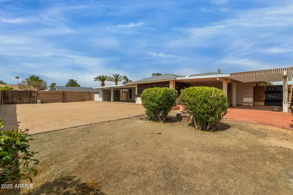 Property Slideshow image 2 of 35 | 9302 w spanish moss ln, Sun City, AZ, 85373