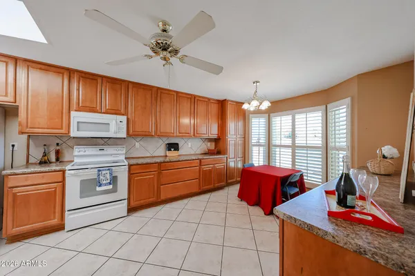 Property Slideshow image 3 of 32 | 11009 w jacaranda dr, Sun City, AZ, 85373