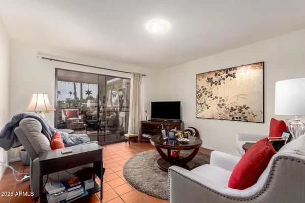 Property Slideshow image 2 of 12 | 714 s 79th pl, Mesa, AZ, 85208