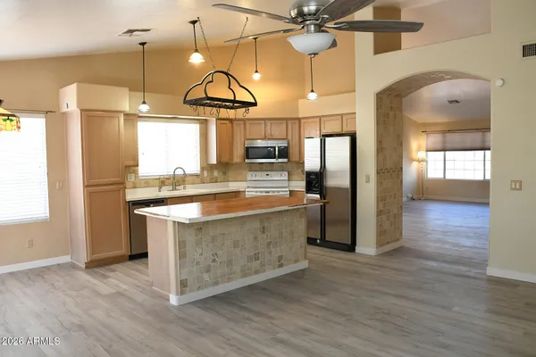 Property Slideshow image 3 of 20 | 10763 w runion dr, Peoria, AZ, 85373