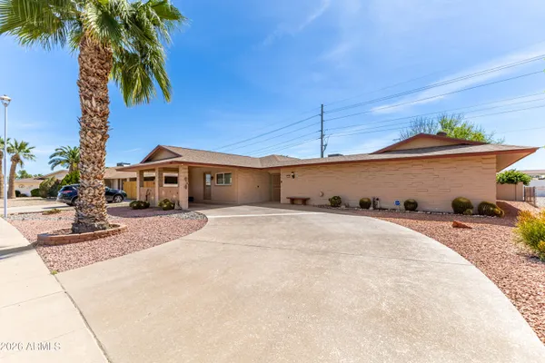Property Slideshow image 2 of 37 | 10637 w caron dr, Sun City, AZ, 85351