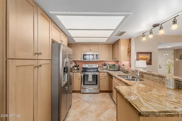 Property Slideshow image 3 of 48 | 19122 n 98th ln, Peoria, AZ, 85382