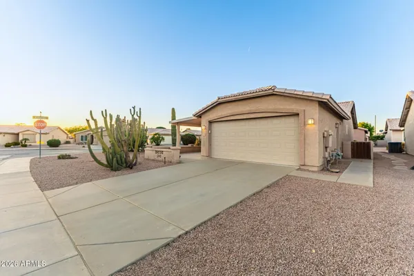 Property Slideshow image 2 of 43 | 1362 e cherry hills dr, Chandler, AZ, 85249