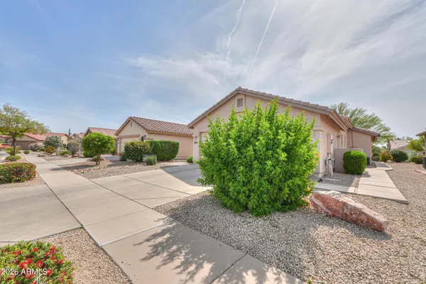 Property Slideshow image 2 of 43 | 2429 e valencia dr, Casa Grande, AZ, 85194