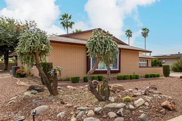 Property Slideshow image 3 of 42 | 9341 w briarwood cir, Sun City, AZ, 85351