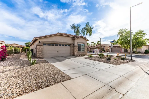 Property Slideshow image 2 of 67 | 4691 e appleby ct, Gilbert, AZ, 85298