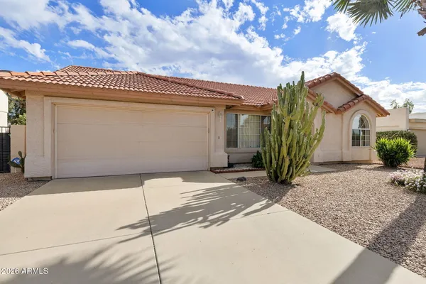 Property Slideshow image 2 of 50 | 10313 e navajo pl, Sun Lakes, AZ, 85248