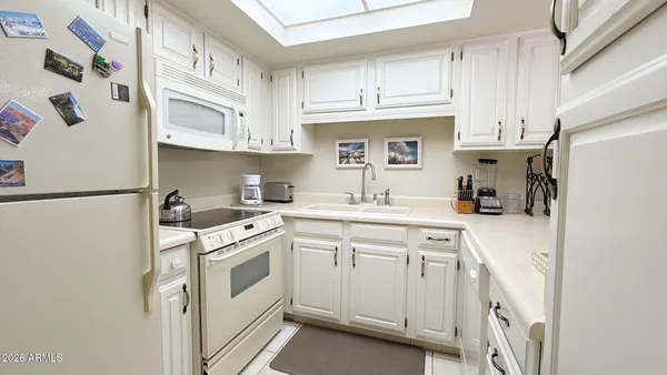 Property Slideshow image 3 of 13 | 10330 w thunderbird blvd b203, Sun City, AZ, 85351