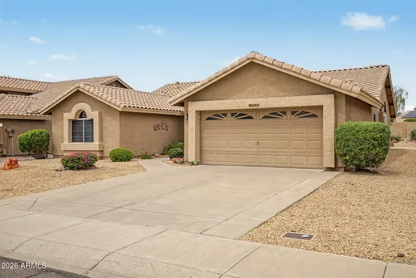 Property Slideshow image 2 of 33 | 9022 w sequoia dr, Peoria, AZ, 85382
