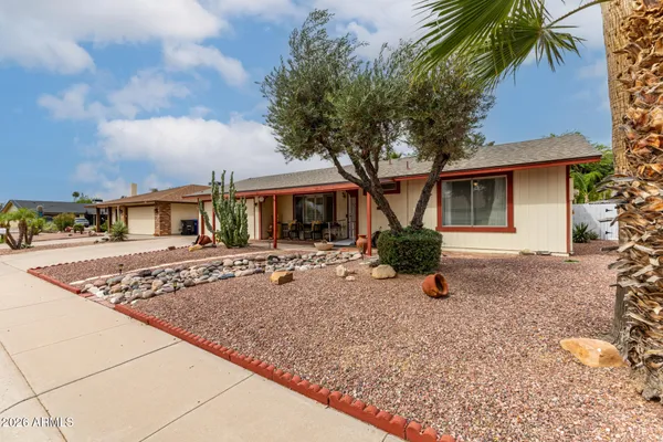 Property Slideshow image 3 of 33 | 11846 s winnebago st, Phoenix, AZ, 85044