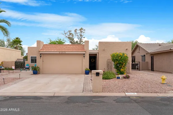 Property Slideshow image 2 of 36 | 9509 e fairway blvd, Sun Lakes, AZ, 85248