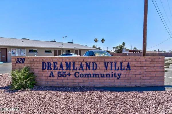 Property Slideshow image 2 of 34 | 427 n 55th pl, Mesa, AZ, 85205