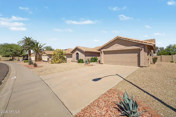 Property Slideshow image 3 of 37 | 9850 w menadota dr, Peoria, AZ, 85382