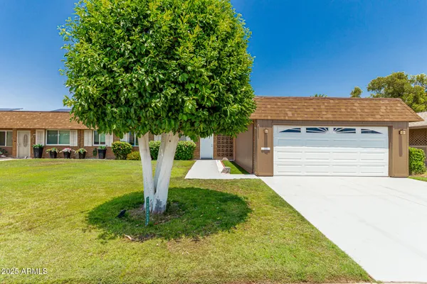 Property Slideshow image 2 of 32 | 10022 w mountain view rd, Sun City, AZ, 85351