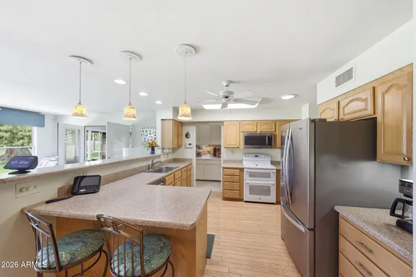 Property Slideshow image 3 of 53 | 10102 w highwood ln, Sun City, AZ, 85373