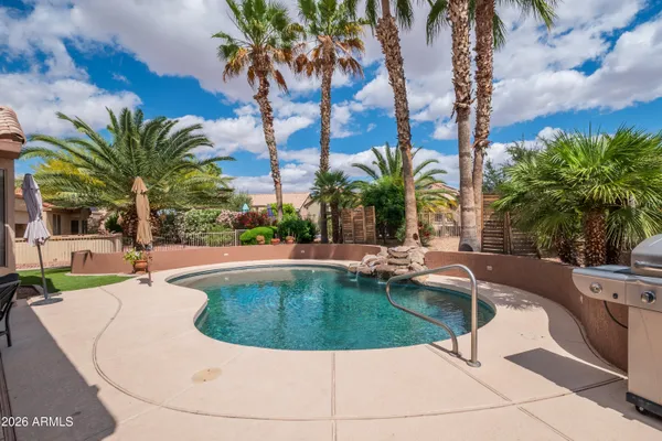 Property Slideshow image 3 of 37 | 18443 n borgata dr, Surprise, AZ, 85374