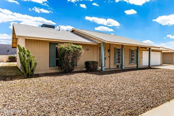 Property Slideshow image 2 of 31 | 10803 w camelot cir, Sun City, AZ, 85351