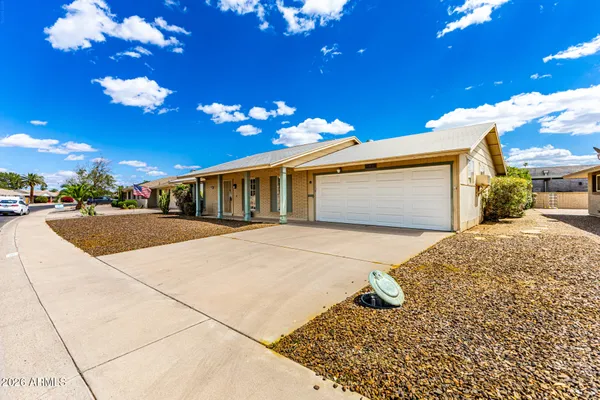 Property Slideshow image 3 of 31 | 10803 w camelot cir, Sun City, AZ, 85351