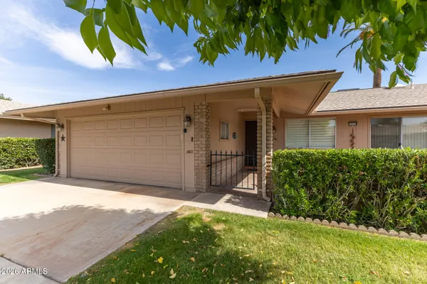 Property Slideshow image 3 of 29 | 10428 w roundelay cir, Sun City, AZ, 85351