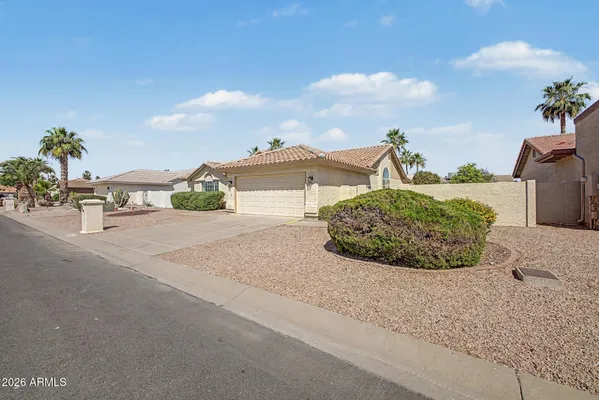 Property Slideshow image 3 of 33 | 10604 e bellflower dr, Sun Lakes, AZ, 85248