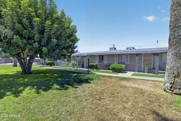 Property Slideshow image 2 of 67 | 10582 w oakmont dr, Sun City, AZ, 85351