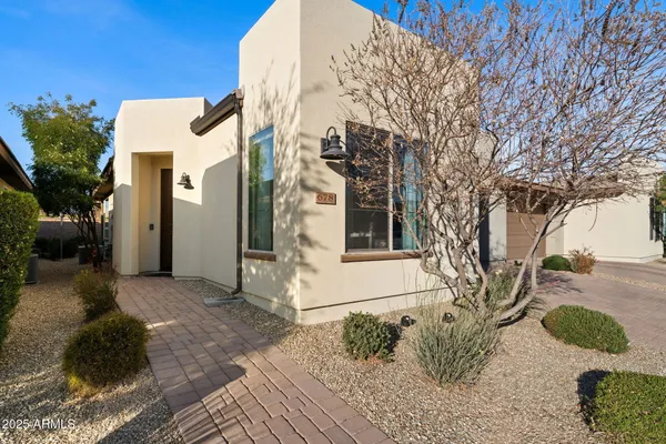Property Slideshow image 2 of 44 | 678 e cobble stone dr, Queen Creek, AZ, 85140