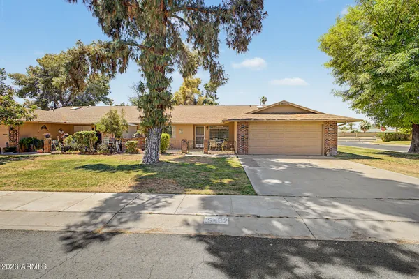 Property Slideshow image 2 of 33 | 15462 n lakeforest dr, Sun City, AZ, 85351