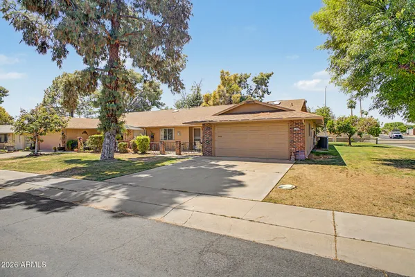 Property Slideshow image 3 of 33 | 15462 n lakeforest dr, Sun City, AZ, 85351